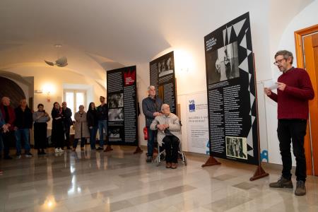 otvoritev razstave plamen upanja v Postojnski jami (16)